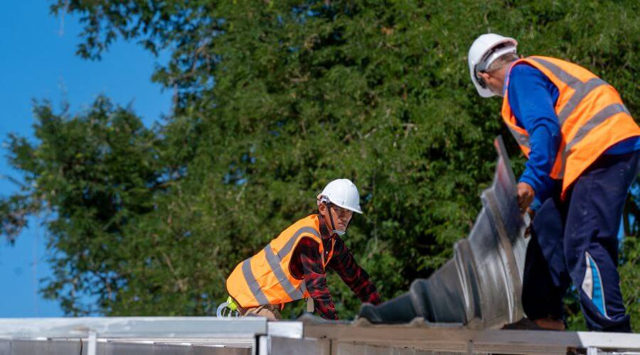 Professional gutter cleaning in New Liberty, IA